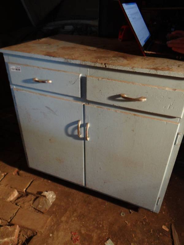 lot 17514 image: Wooden cabinet.