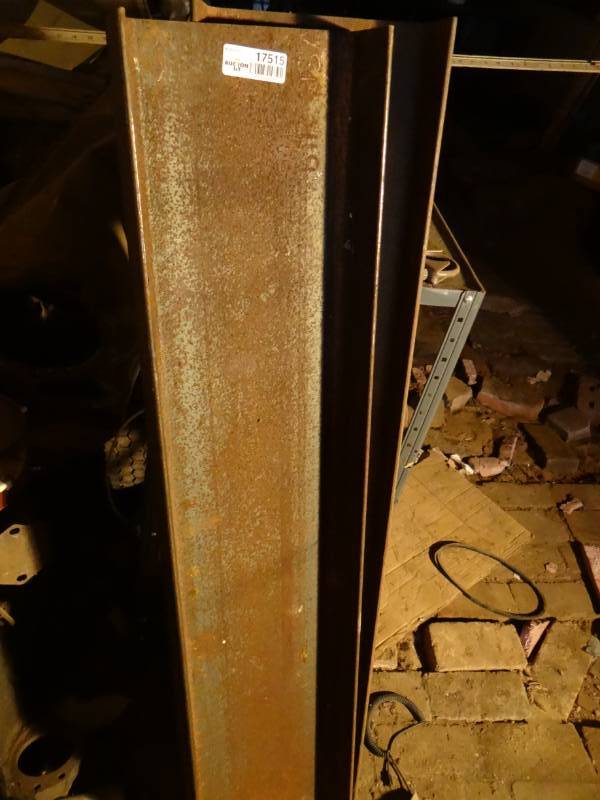 lot 17515 image: 2 Metal beams.