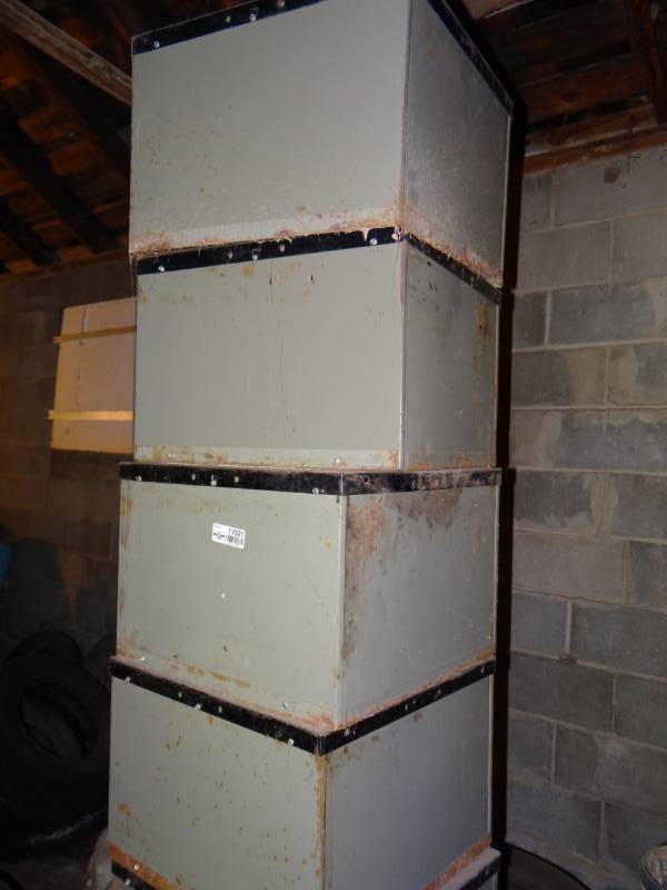 lot 17521 image: 7 Metal bins.