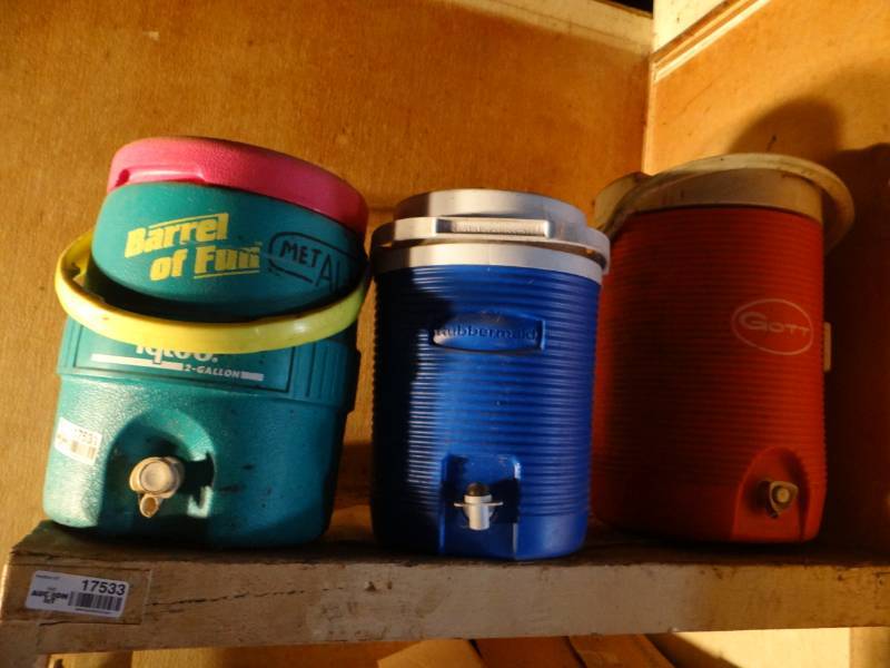 lot 17531 image: 3 drinking coolers.