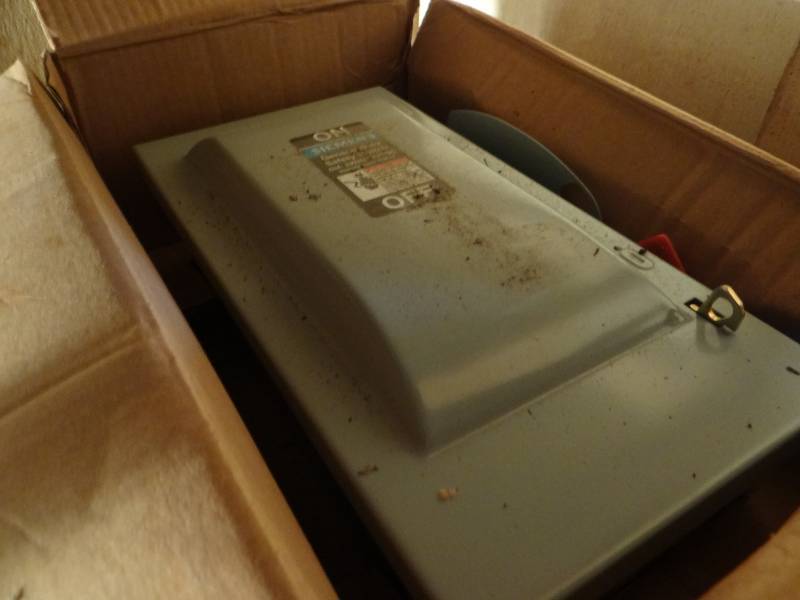lot 17532 image: Siemens safety switch.