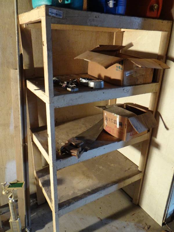 lot 17533 image: Wooden shelf.