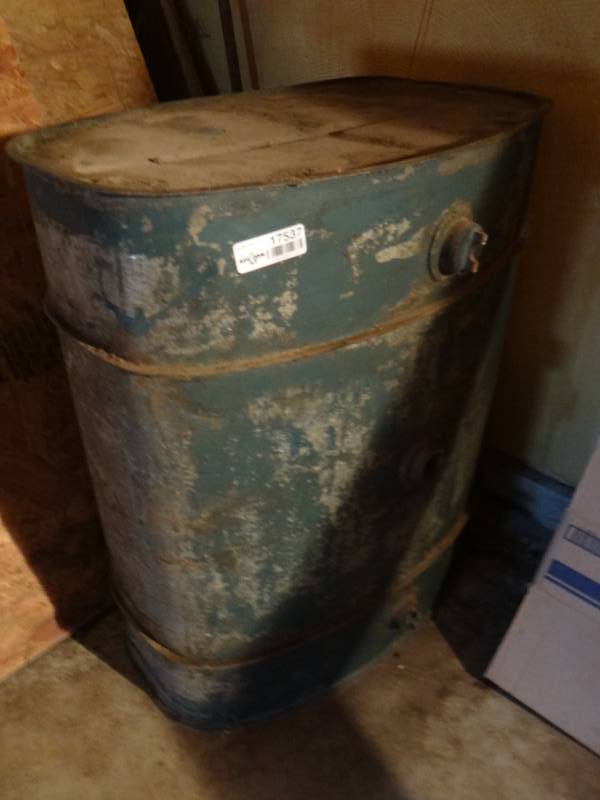 lot 17537 image: Metal tank.