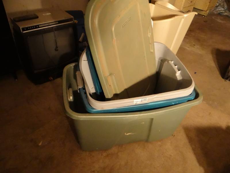 lot 17566 image: Lot of 4 totes.