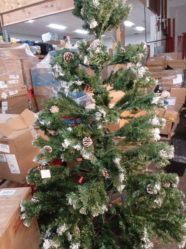 lot 6878 image: Christmas tree - Retail $80