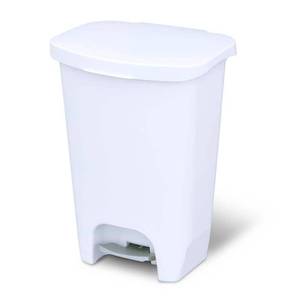 lot 15544 image: Glad White Step-on Plastic Trash Can 10-14 Gallons