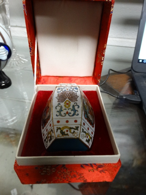 lot 11449 image: Japenese design brass & enamel trinket box in gift box