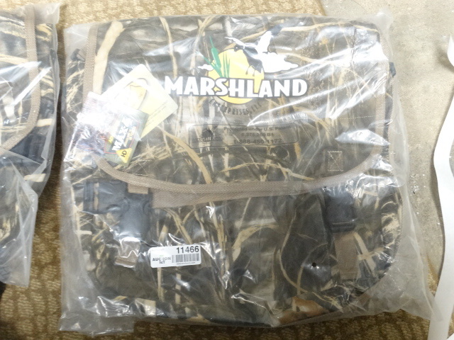 lot 11466 image: Marshland field accessory bag- camo- new in package