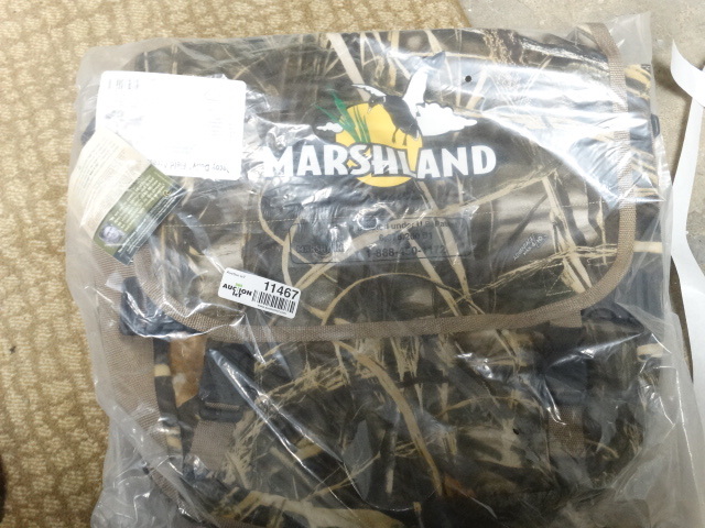 lot 11467 image: Marshland field accessory bag- camo- new in package