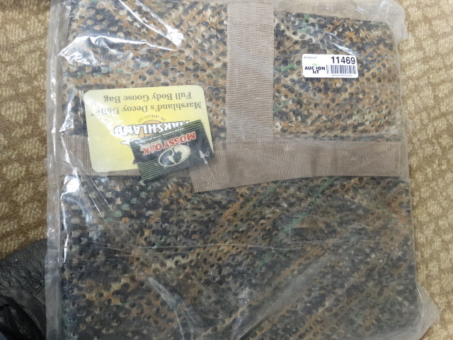 lot 11469 image: Marshland full body goose bag-camo- New in package