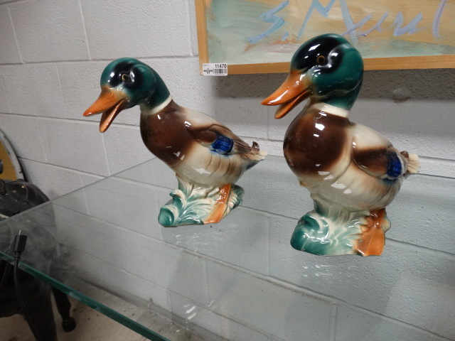lot 11485 image: Pair of vintage ceramic Ducks