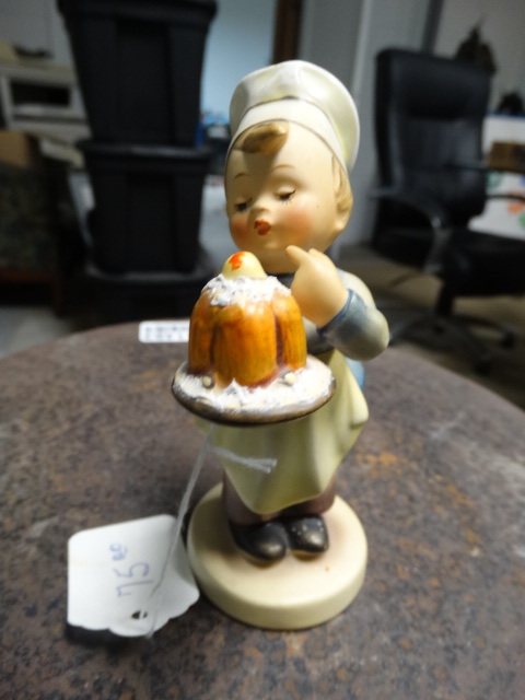lot 11505 image: Hummel figurine stamped 128- Made in Germany