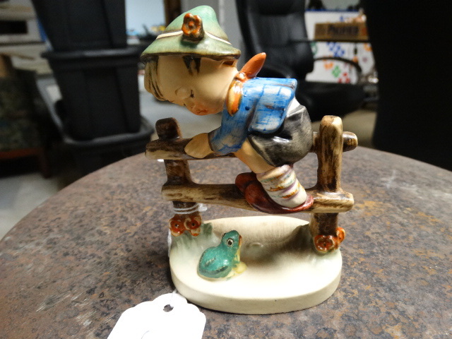 lot 11507 image: Hummel figurine stamped 201- Made in Germany