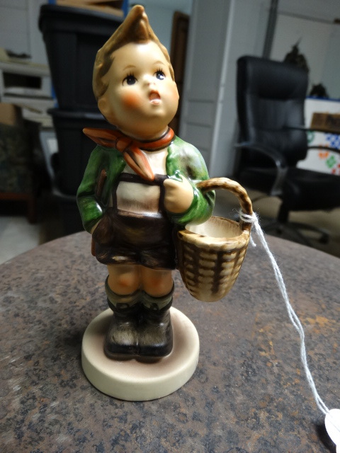 lot 11510 image: Hummel figurine stamped 51-Trumpet Boy- Made in Germany