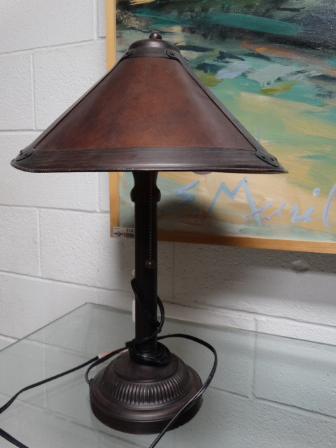 lot 11514 image: Decorative 2 bulb desk lamp w shade