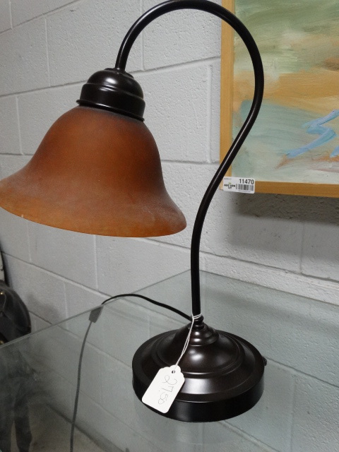 lot 11516 image: Decorative desk lamp w shade