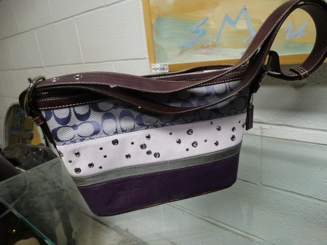 lot 11520 image: Purples COACH purse