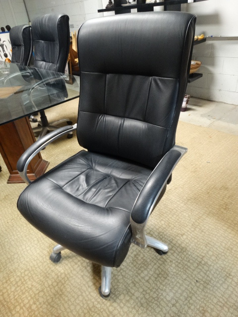 lot 11534 image: Lot of 6 executive style conference chairs on wheels