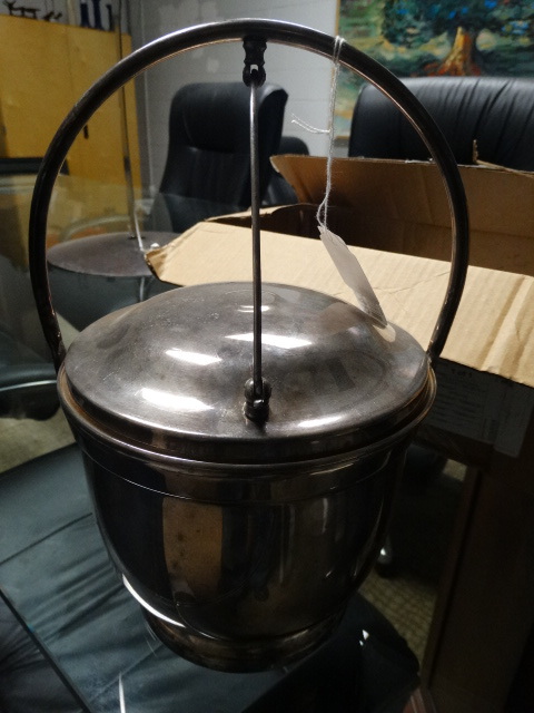 lot 11548 image: Silver plate server w handle