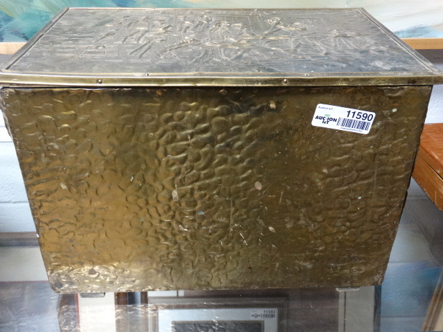 lot 11590 image: Brass on wood small trunkbox w lid- 17 long x 11 deep x 12 tall