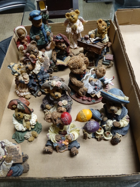 lot 11593 image: 12 Boyds bear figurines