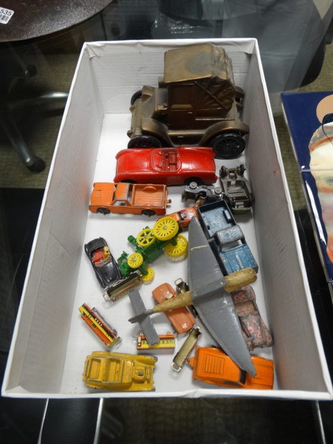 lot 11598 image: Lot of small vintage metal cars train-
