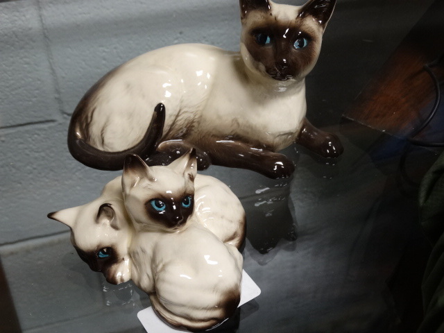 lot 11617 image: Royal Doulton England cat figurines-