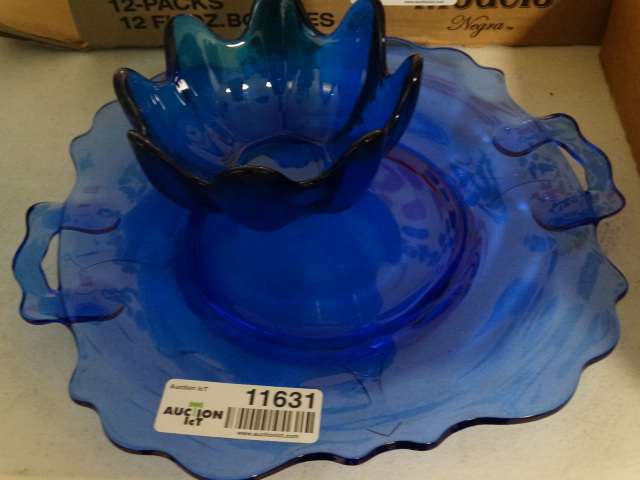 lot 11631 image: 3 pcs blue glass