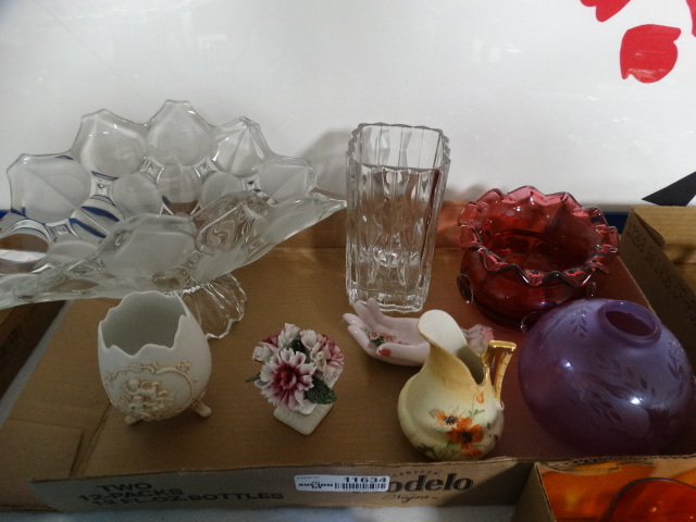 lot 11634 image: Various collectable glassware-