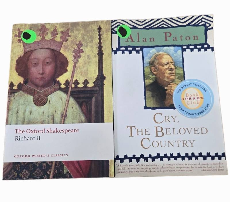 lot 10360 image: Classic Literature Book Bundle - Oxford Shakespeare Richard II & Cry, The Beloved Country
