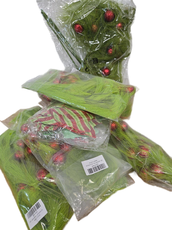 lot 32408 image: Christmas Garland and Ornament Decoration Set