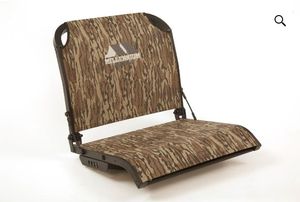 lot 35182 image: B100-BTL Boat Seat - Retail $180