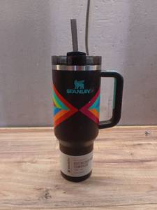 lot 35326 image: Stanley 40 oz. Quencher H2.0 FlowState Tumbler  Hyper Geo - Retail $59