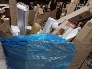 lot 35365 image: Pallet blinds