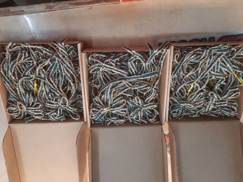 lot 16459 image: PACK OF 3-SY Super Bang 8 Pcs Vel... Ornaments (Green-Gold)