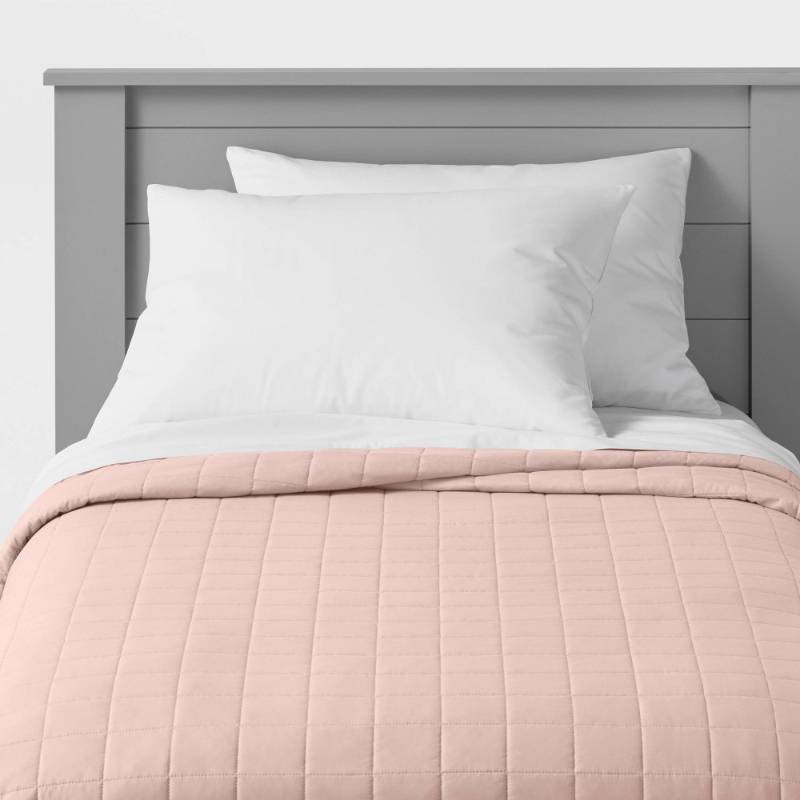 lot 15418 image: Box Stitch Microfiber Kids Quilt Pink - Pillowfort (FullQueen) - Retail $50