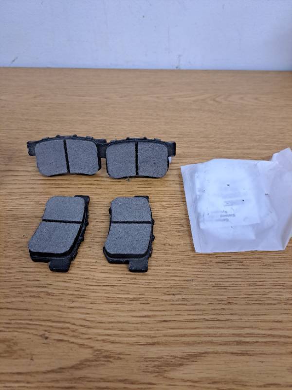 lot 33051 image: Bosch BC1086  Ceramic Front Brake Pads