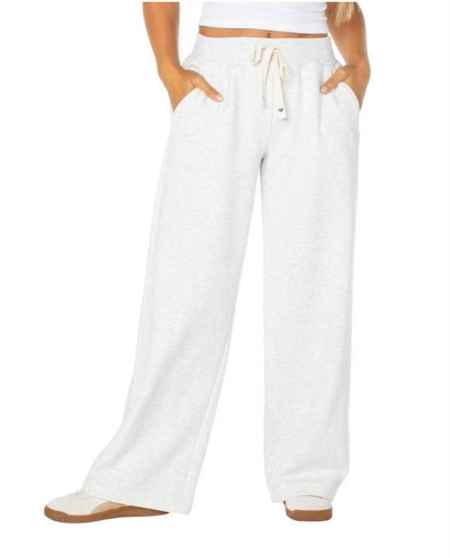 lot 15638 image: Celebrity Pink Womens Wide Leg Sweatpants (Size XXL)