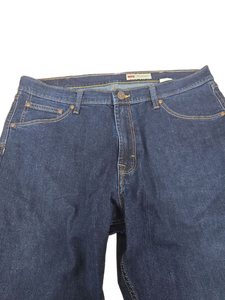 lot 38034 image: Wrangler Classic Blue Jeans Size 36x30