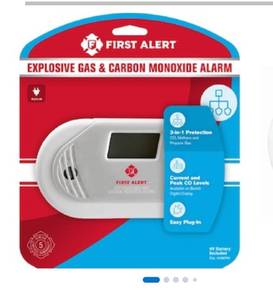 lot 8529 image: First Alert Plug-in Natural Gas Detector Propane Detector Carbon Monoxide