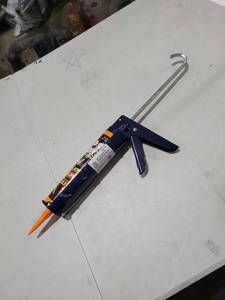 lot 8789 image: caulk gun