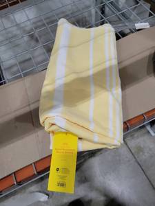 lot 8809 image: Extra-Long Sand-Resistant Beach Towel Reversible 36x72