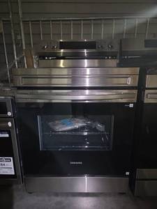 lot 11389 image: Samsung Stainless Steel Electric Range with Glass Top