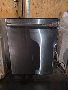 lot 11391 image: GE Cafe Stainless Steel Built-In Dishwasher Model CDT866P2MS1.