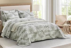 lot 13367 image: Chezmoi Collection Oversized Bedspread 100x106, Jacquard Matelasse Leaf Damask Design, 5-Piece Lightweight Reversible Microfiber Bedding Coverlet Set for All Season, Queen, Platinum GrayWhite