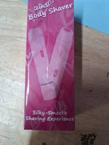 lot 4070 image: 2-in-1 Body Shaver for Women