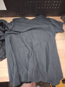 lot 2252 image: Mens black T-shirts size medium three pack
