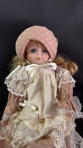 lot 339 image: Musical Edelweiss Doll from Dynasty Doll Collection 9 Inches Tall Seated