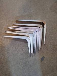 lot 3005 image: Hyper Tough 6x8 Shelf Brackets - Set of 6