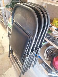 lot 3008 image: 4 Folding Chairs
